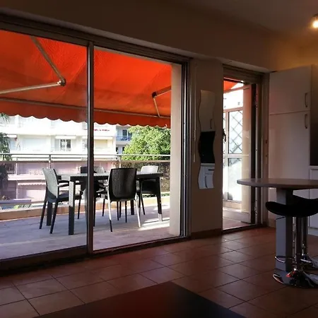 Apartment Ideal Vacances : Studio Au Centre De Juan Les Pins Antibes