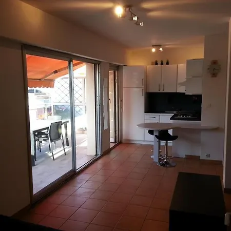Ideal Vacances : Studio Au Centre De Juan Les Pins * Antibes