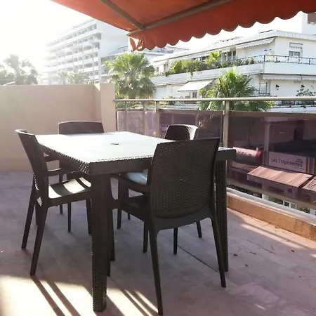 Ideal Vacances : Studio Au Centre De Juan Les Pins